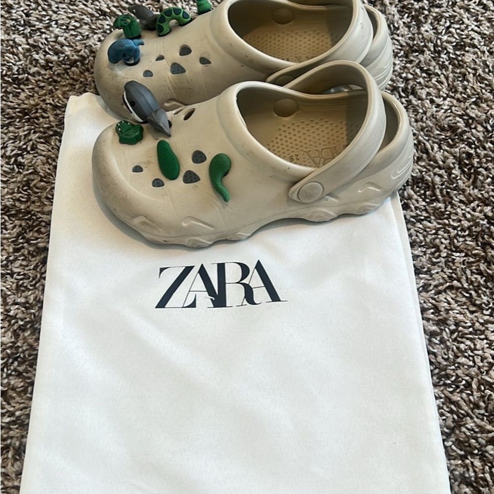 Zara Kids Clogs with Charms size 11.5-12